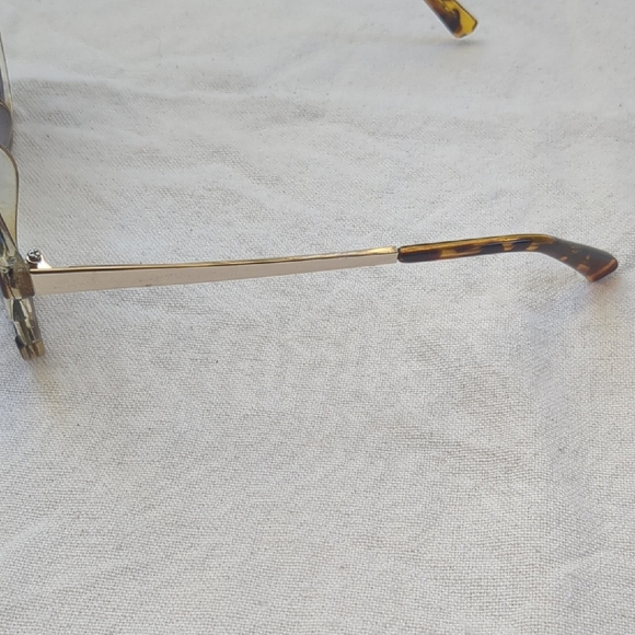 Tortoise Shell Sunglasses - Picture 4 of 4